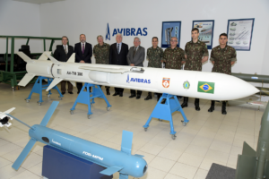 Leia mais sobre o artigo Míssil Tático AV-TM 300 da Avibras: o mais poderoso do Brasil